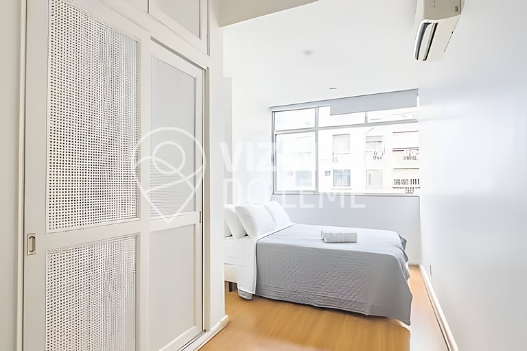 Vista parcial para o mar em apt. aconchegante