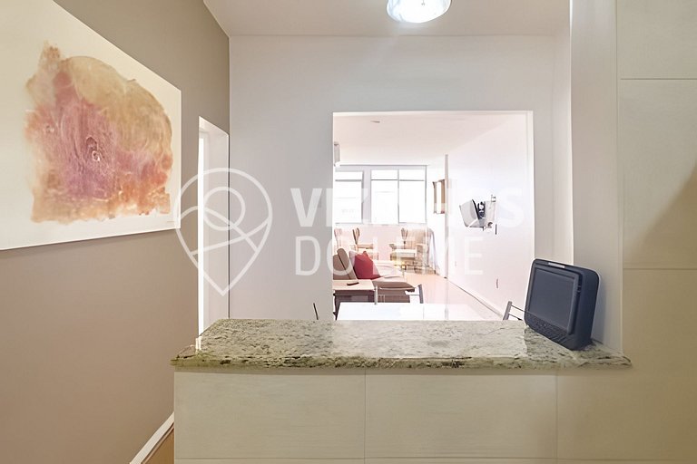 Vista parcial para o mar em apt. aconchegante