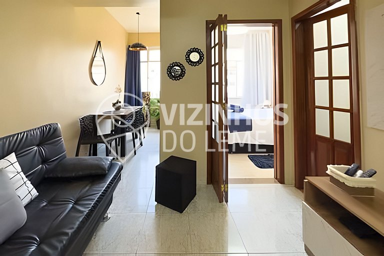 Quarto e sala confortável e muito bem localizado
