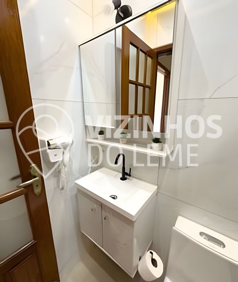 Quarto e sala confortável e muito bem localizado