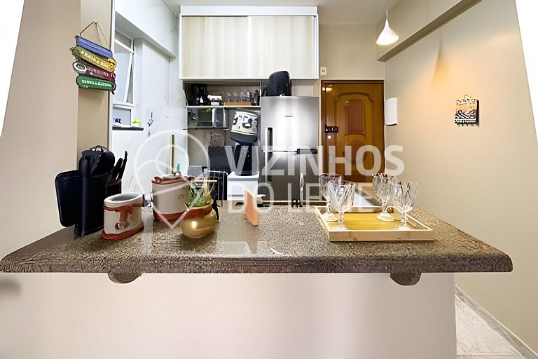 Quarto e sala confortável e muito bem localizado
