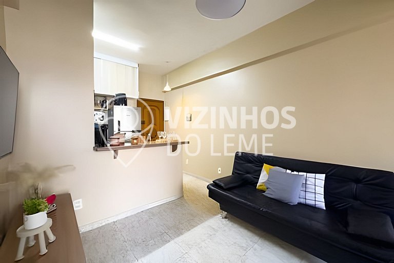 Quarto e sala confortável e muito bem localizado