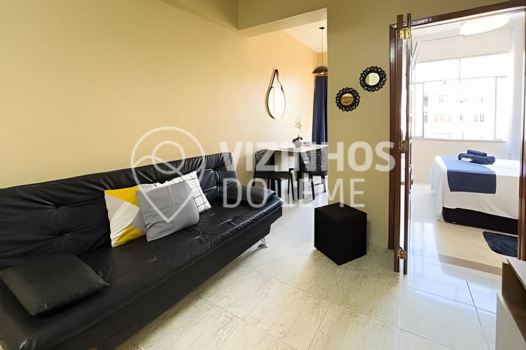 Quarto e sala confortável e muito bem localizado