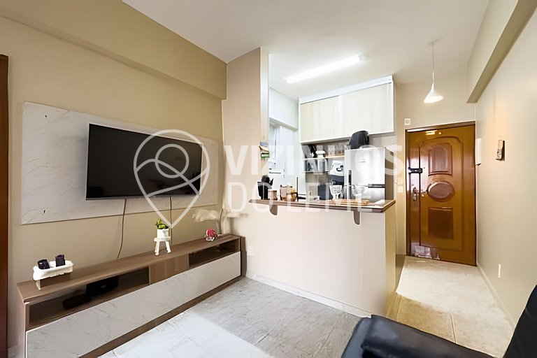 Quarto e sala confortável e muito bem localizado