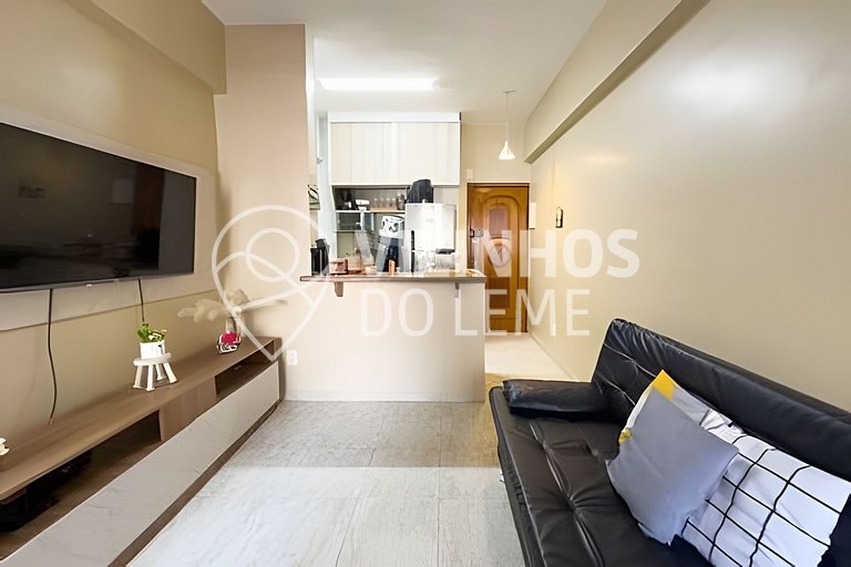 Quarto e sala confortável e muito bem localizado
