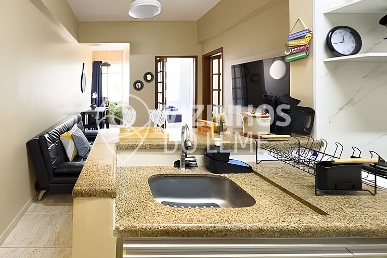 Quarto e sala confortável e muito bem localizado