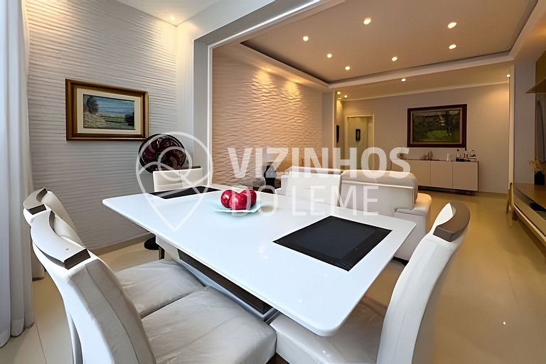 3 Quartos com vista parcial para o mar do Leme