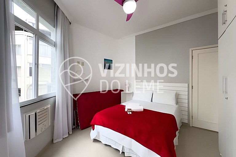 3 Quartos com vista parcial para o mar do Leme