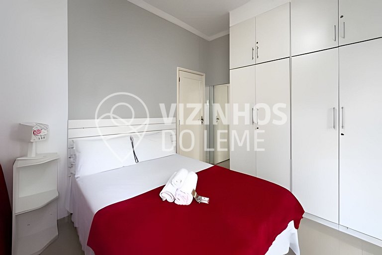 3 Quartos com vista parcial para o mar do Leme