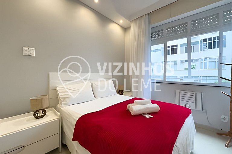3 Quartos com vista parcial para o mar do Leme