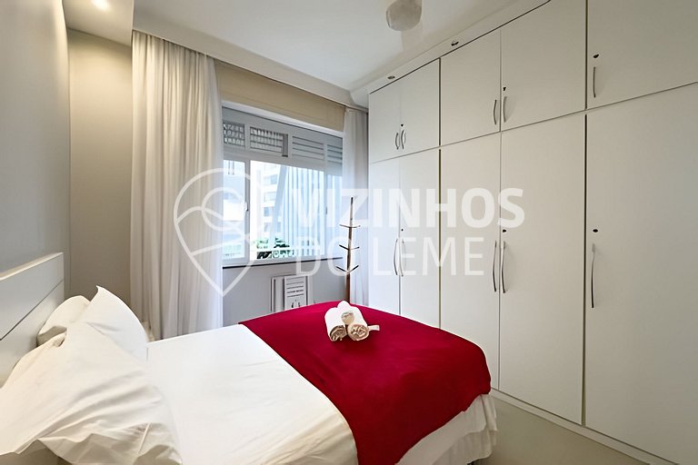 3 Quartos com vista parcial para o mar do Leme