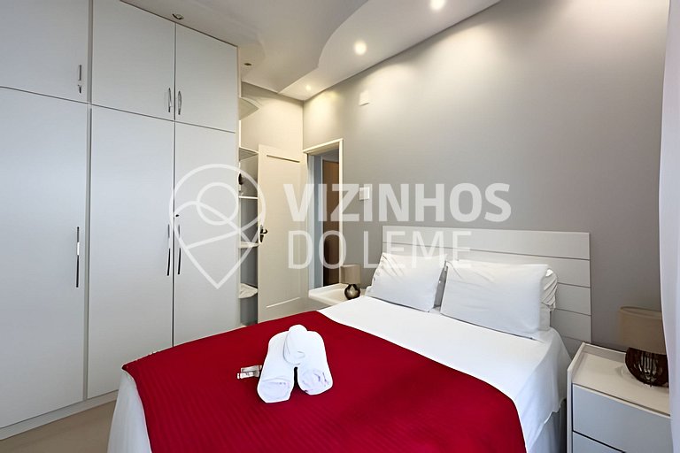 3 Quartos com vista parcial para o mar do Leme
