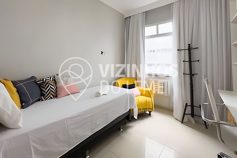 3 Quartos com vista parcial para o mar do Leme