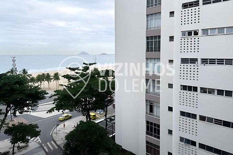 3 Quartos com vista parcial para o mar do Leme