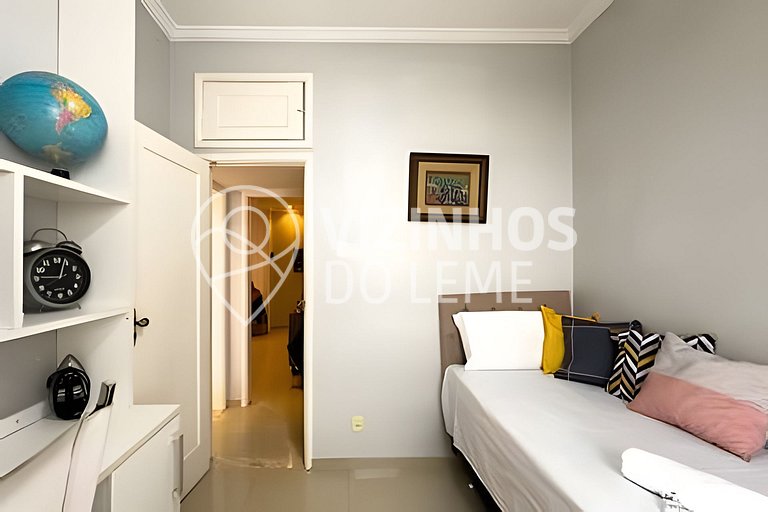 3 Quartos com vista parcial para o mar do Leme