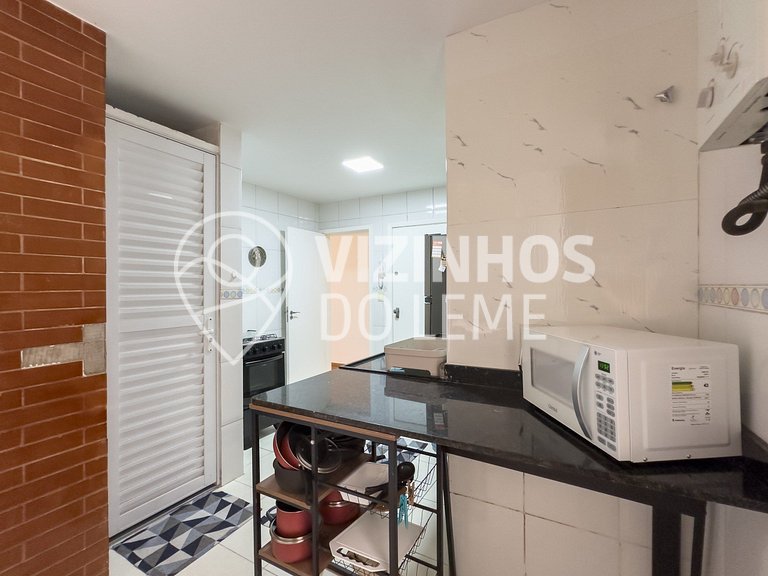 Quiet 2-Bedroom Between Leme and Copacabana